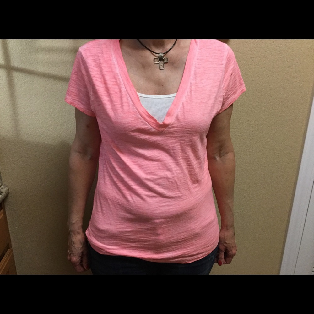 Short sleeved v-neck t-shirt